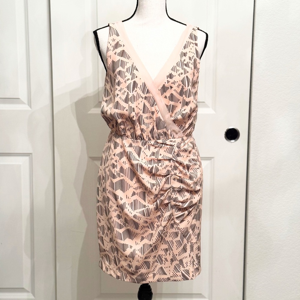 BCBGeneration Pink Patterned Deep V Knee Length Sheath Dress, Size Small